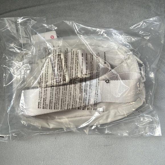 🤍 LAST ONE!! OG Lululemon Everywhere Belt Bag White Opal Old Style - Picture 5 of 5
